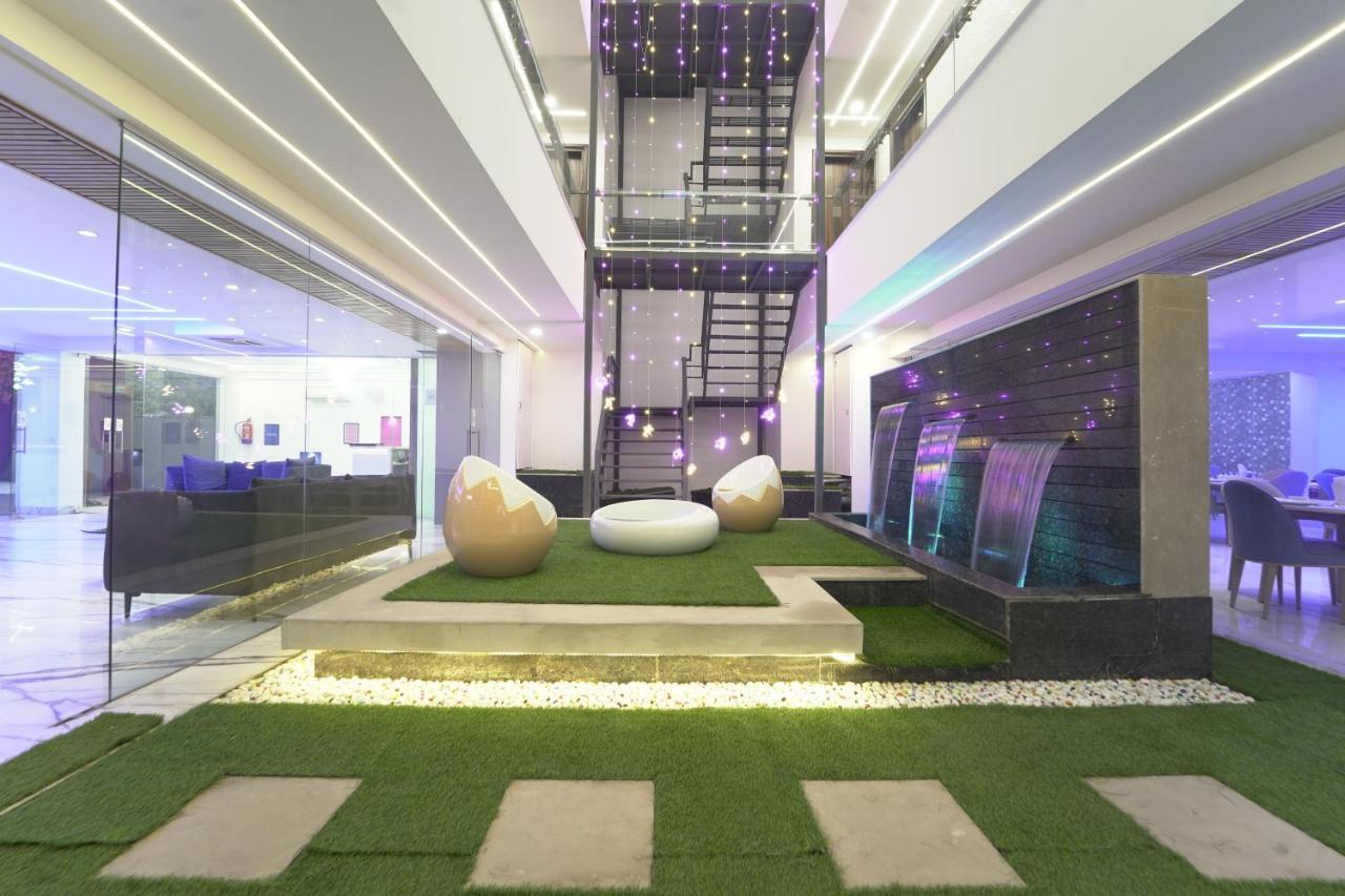 Vaabi Saabi Hotel คูร์เคาน์ ภายนอก รูปภาพ
