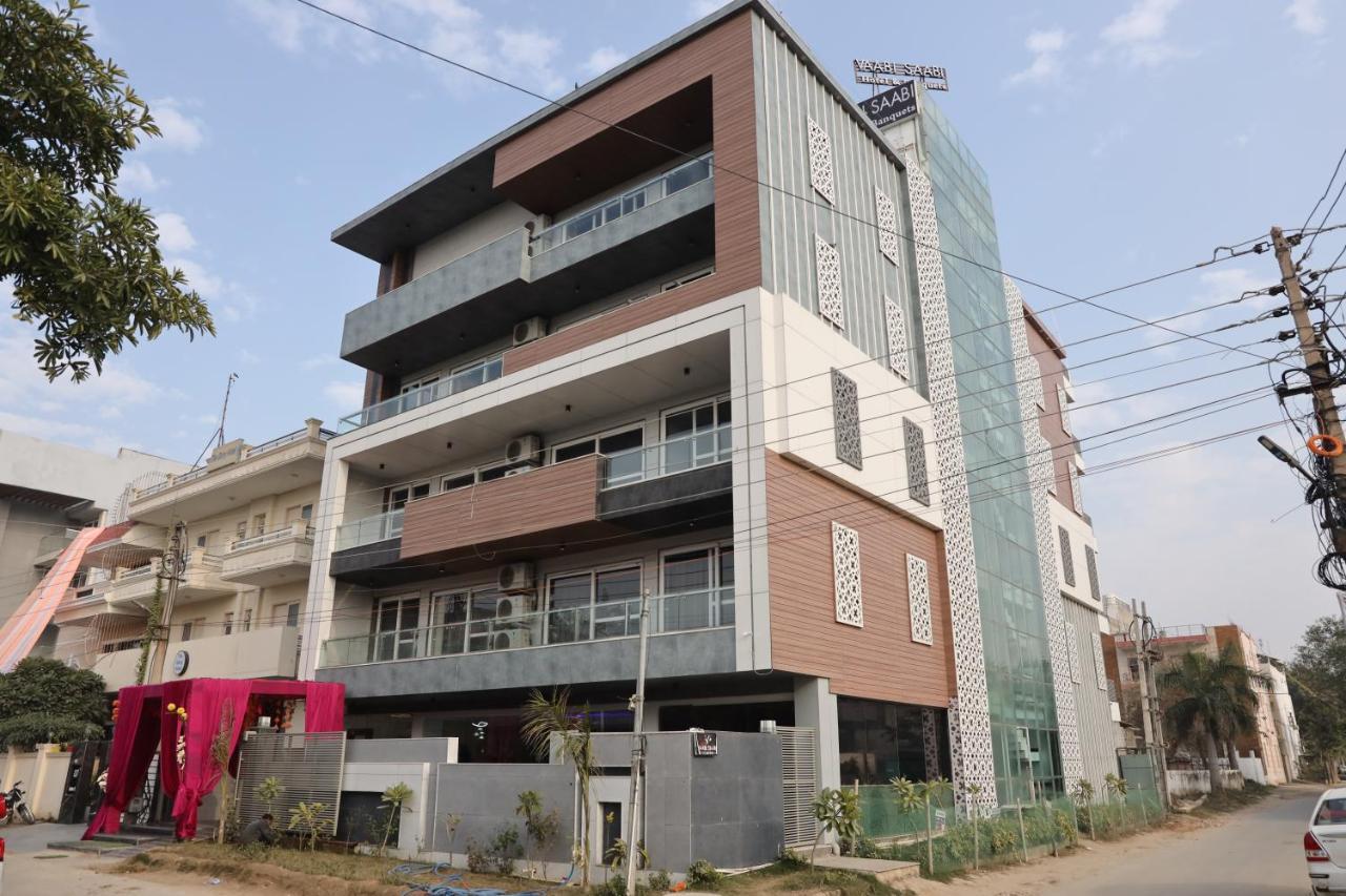 Vaabi Saabi Hotel คูร์เคาน์ ภายนอก รูปภาพ