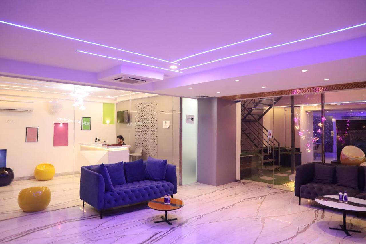 Vaabi Saabi Hotel คูร์เคาน์ ภายนอก รูปภาพ